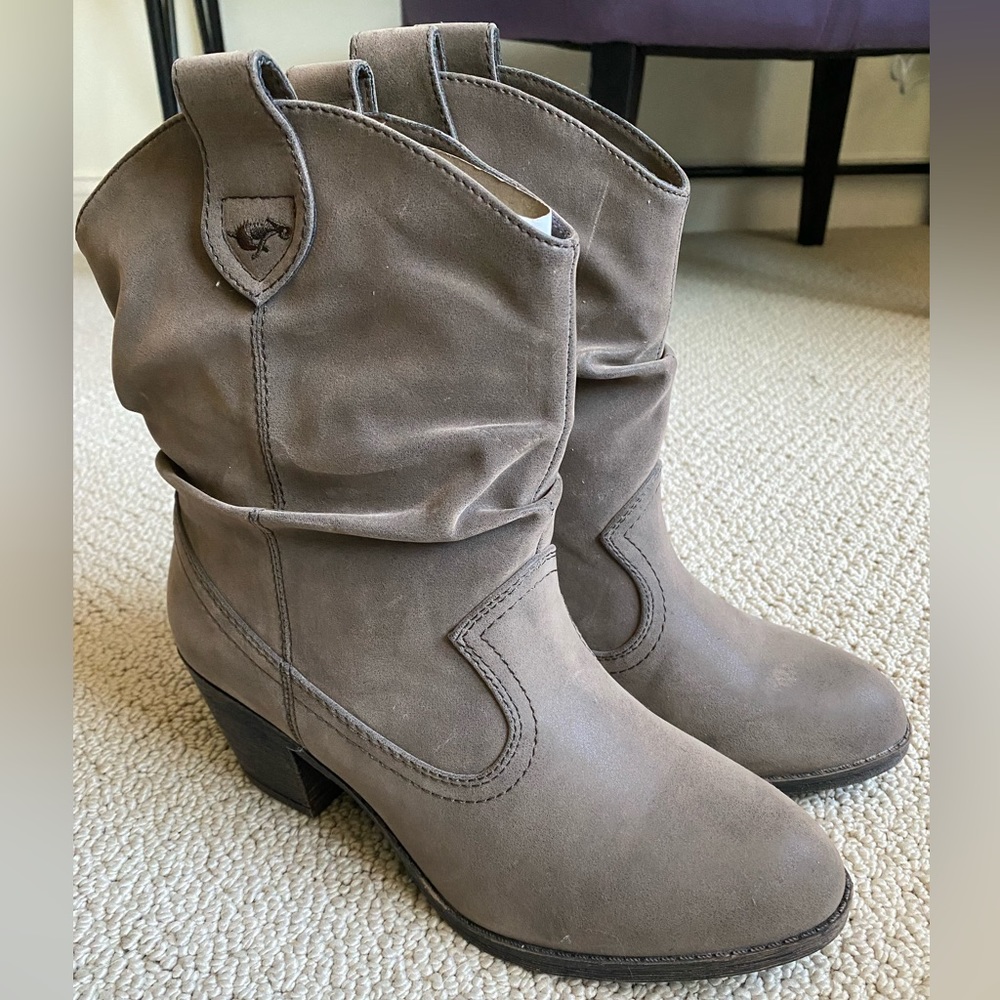 Rocket dog low rise cow girl boots